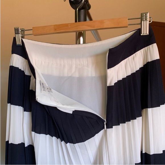 J Crew Factory Navy and Ivory Pleated Skirt - Picture 3 of 10